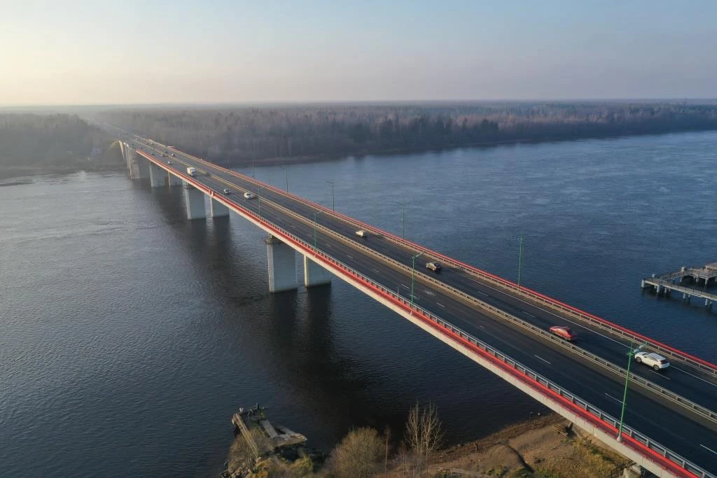 Ладожский мост не будут разводить из-за шторма - tvspb.ru