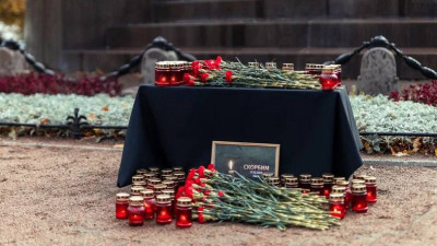 Петербуржцы организовали стихийный мемориал в память о погибших в Ейске