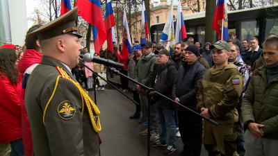 В Петербурге проводили мобилизованных к центрам боевой подготовки