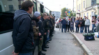 15 мобилизованных выехали к центрам боевой подготовки из военкомата Московского района