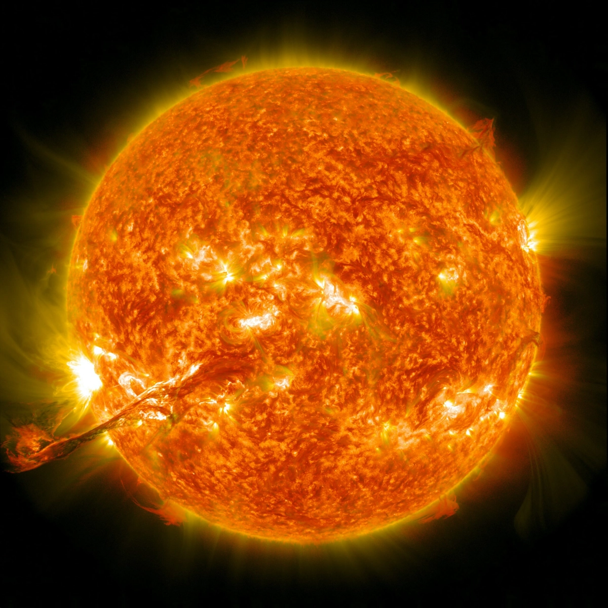 На Солнце произошла крупнейшая вспышка за последние 7 лет - tvspb.ru