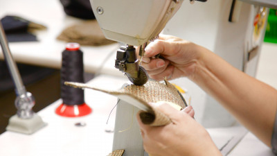 Петербургское предприятие вдвое нарастило выпуск обуви для спецподразделений