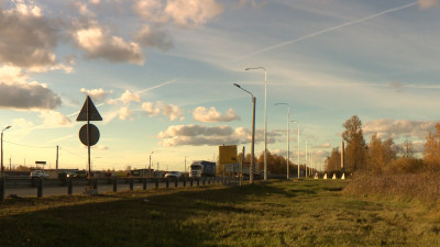 На петербургском участке трассы М-10 станет светлее к августу 2023 года