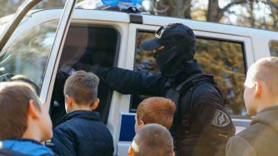 Петербургские полицейские посетили детский санаторий «Незабудка» в Луганске
