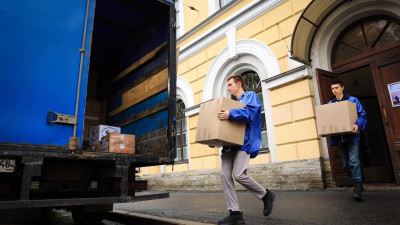 Из Петербурга на Донбасс отправили больше 600 килограммов одежды