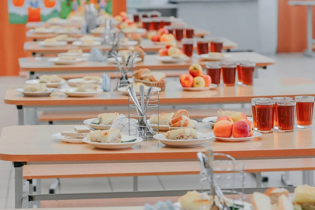 Роспотребнадзор запустил горячую линию по вопросам школьного питания - tvspb.ru