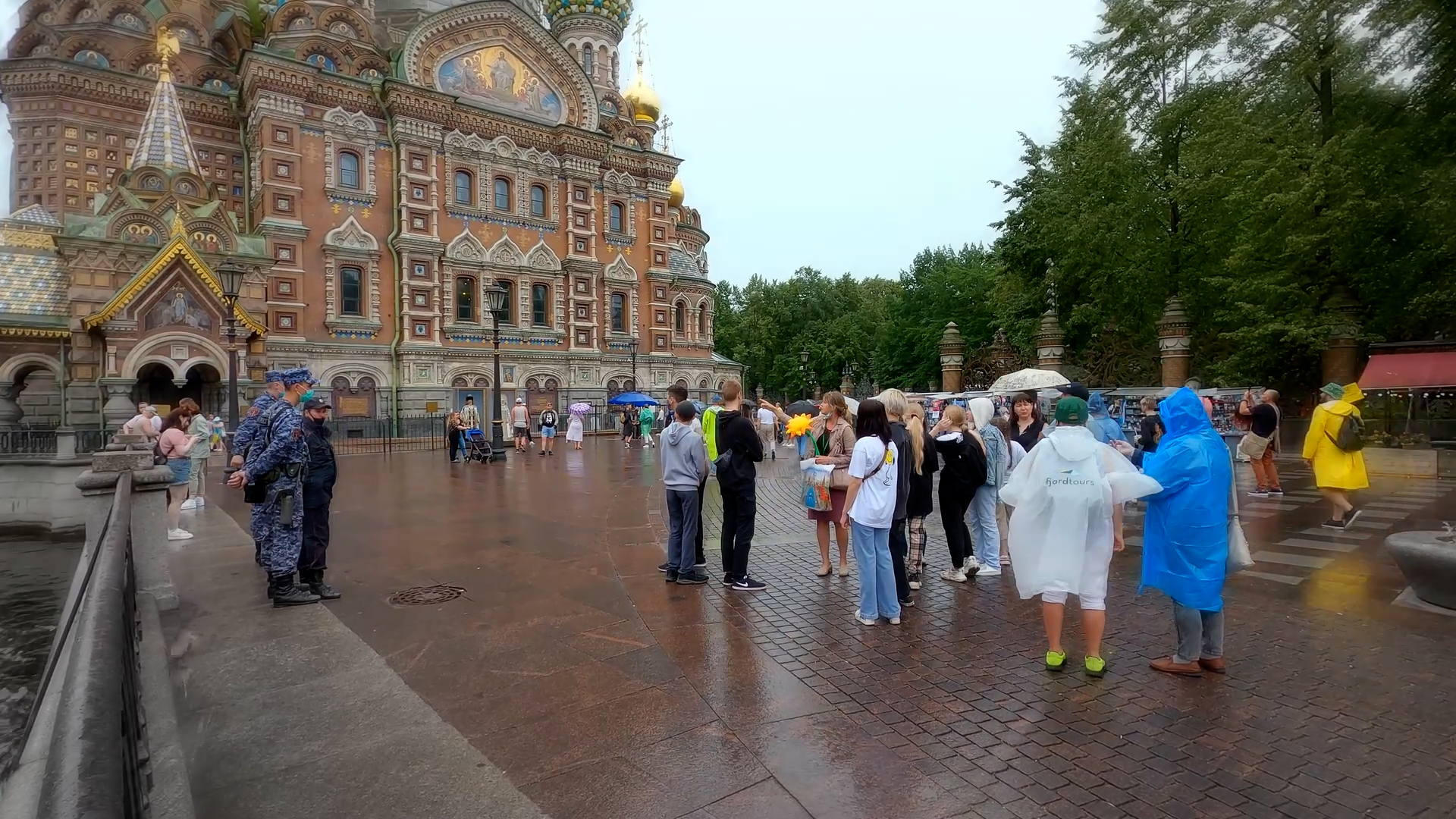 Иностранцы спб. Санкт-Петербург в октябре. Санкт-Петербург сегодня. Питер сейчас. Санкт-Петербург дождь.