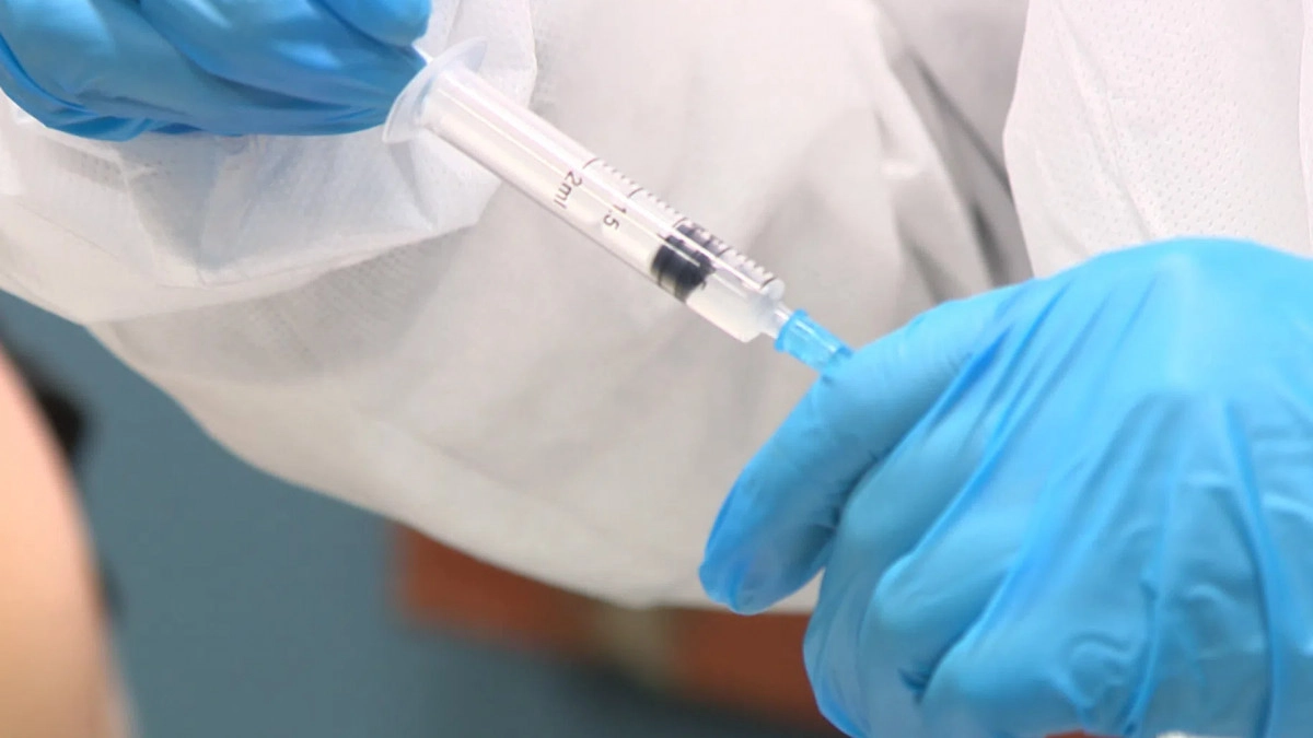 В Петербурге начнут производить вакцину от детской пневмонии «Бэби-Хиб» - tvspb.ru