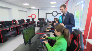 Это не игрушки: в одной из школ Петербурга открылся первый киберспортивный класс