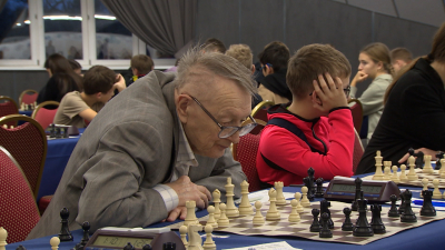 86-летний петербуржец принял участие в престижном турнире по шахматам