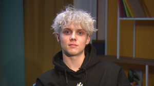 Хорошая музыка и чашечка кофе в любимой кофейне. Рецепт идеального утра в Петербурге от певца и блогера Вани Дмитриенко