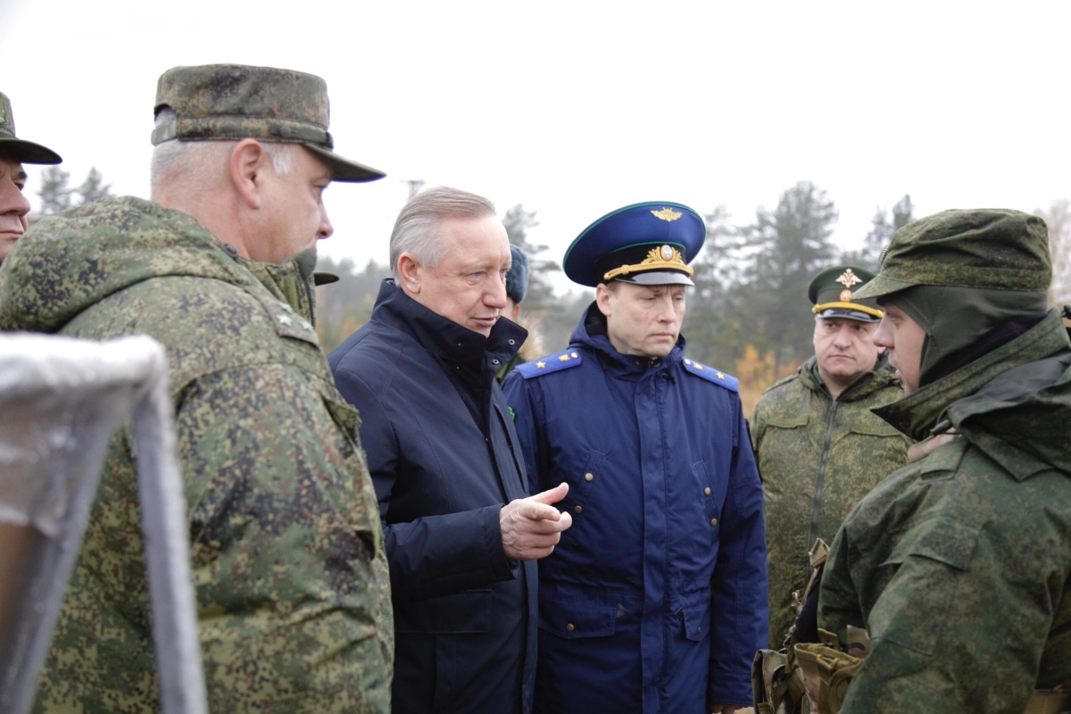 Александр Беглов передал мобилизованным петербуржцам именные комплекты со снаряжением и аптечками - tvspb.ru