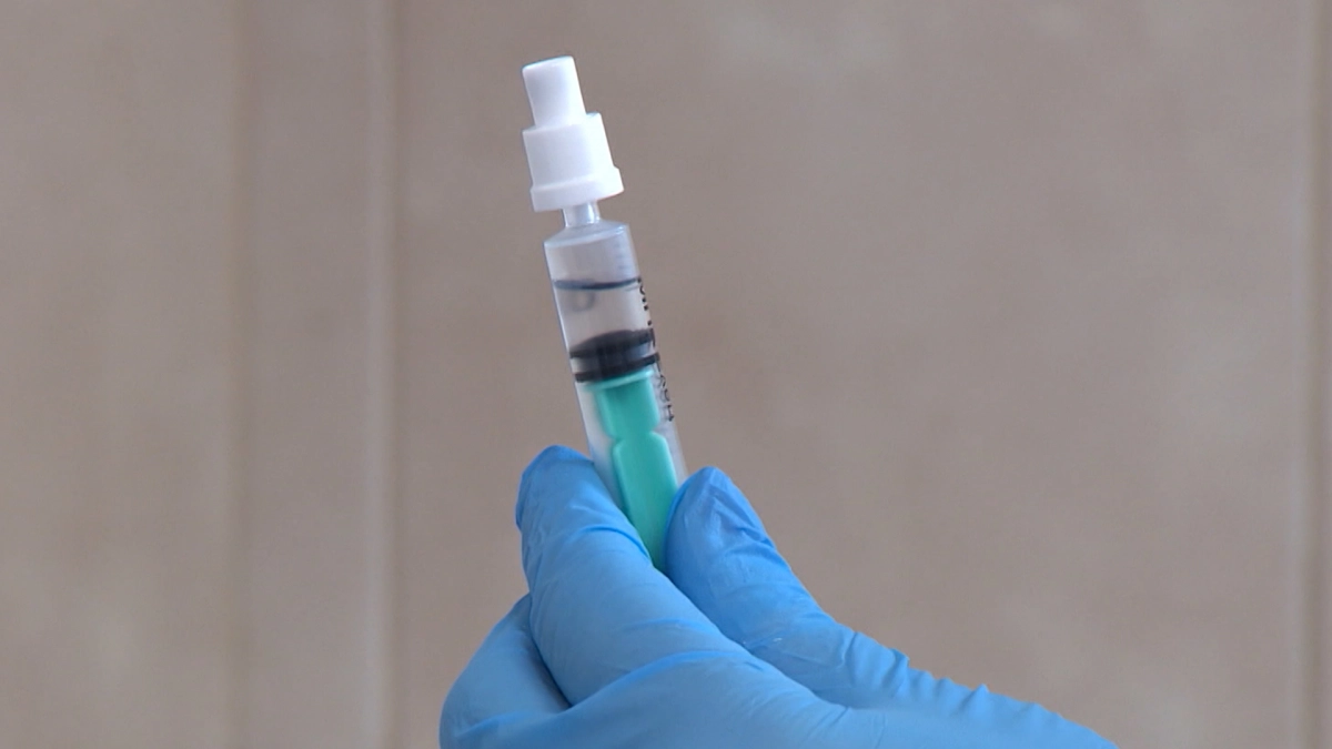 Привиться вакциной-спреем от COVID-19 можно в 90 пунктах Петербурга - tvspb.ru