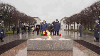 На Пискаревском кладбище почтили память сотрудников ОВД, защищавших блокадный Ленинград