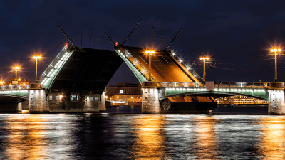 Для трех петербургских мостов завершился сезон разводки