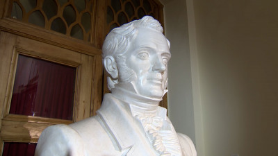 В Александринском театре открыли бюст автора проекта здания Карла Росси