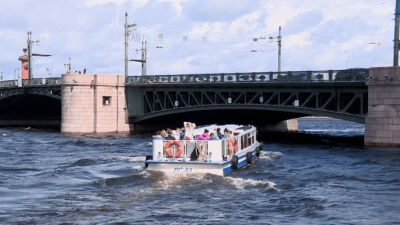В Петербурге 15 ноября завершится навигация по рекам и каналам