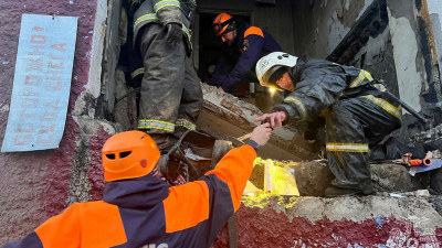 Жильцам обвалившегося дома на Сахалине пообещали оказать поддержку