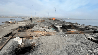 Разрушены два пролета Антоновского моста в Херсоне