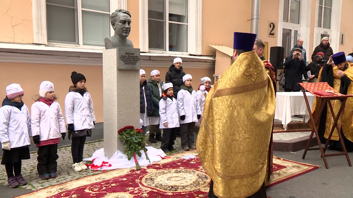 Больница св марии магдалины. Мощи Марии Магдалины. Памятник врачам Советский. Больница Марии Магдалины. Больница Марии Магдалины макет.