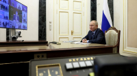 Путин поручил в январе провести индексацию зарплат работников бюджетной сферы