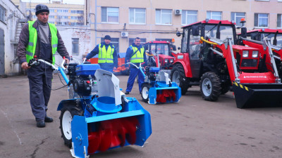 Петербург начал переход на новую систему уборки снега во дворах