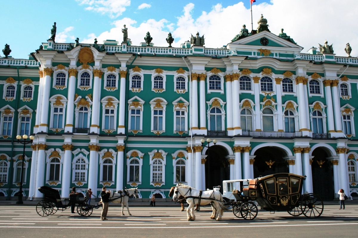 Петербург вошел в топ-3 популярных направлений для путешествий в декабре - tvspb.ru