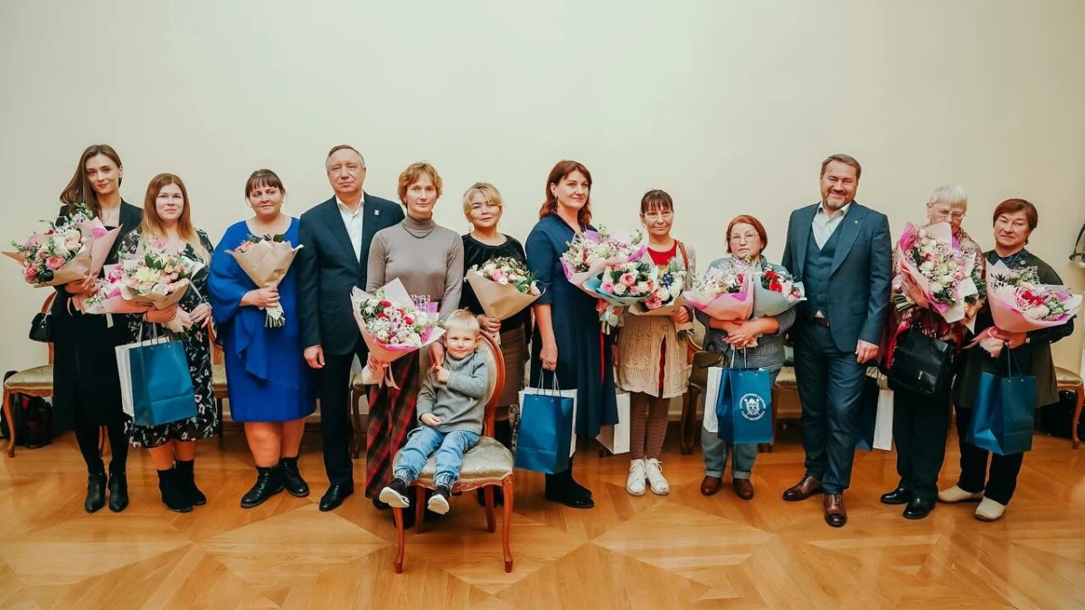 Александр Беглов и Александр Бельский встретились с семьями участников СВО - tvspb.ru