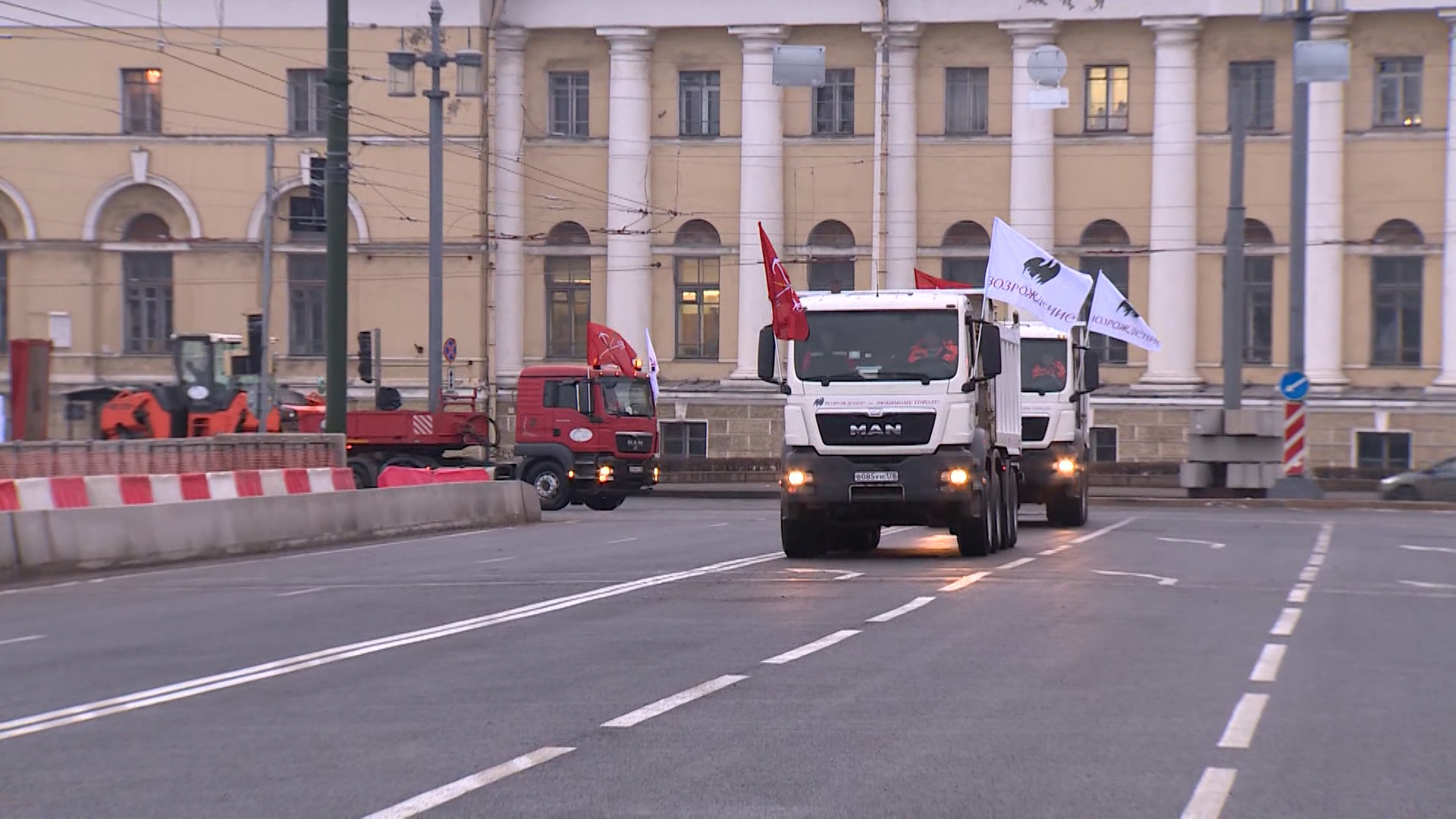 Телеканал спб сегодня. Открытие биржевого моста в Санкт-Петербурге. Биржевой мост. Биржевой мост открылся. Слепые пешеходы в Петербурге.