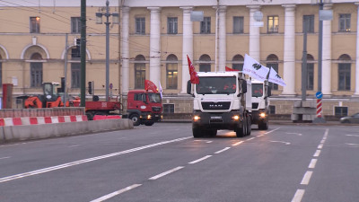В Петербурге открыли движение по Биржевому мосту после капремонта
