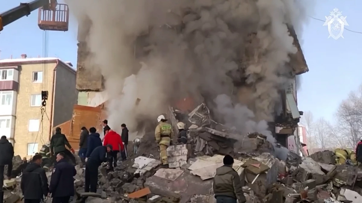 Число погибших при обрушении дома на Сахалине выросло до десяти - tvspb.ru