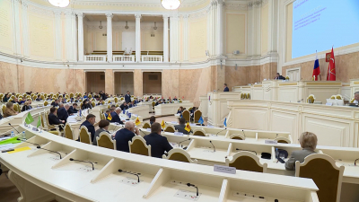 Депутаты петербургского ЗакСа приняли закон о повышении зарплаты муниципалам