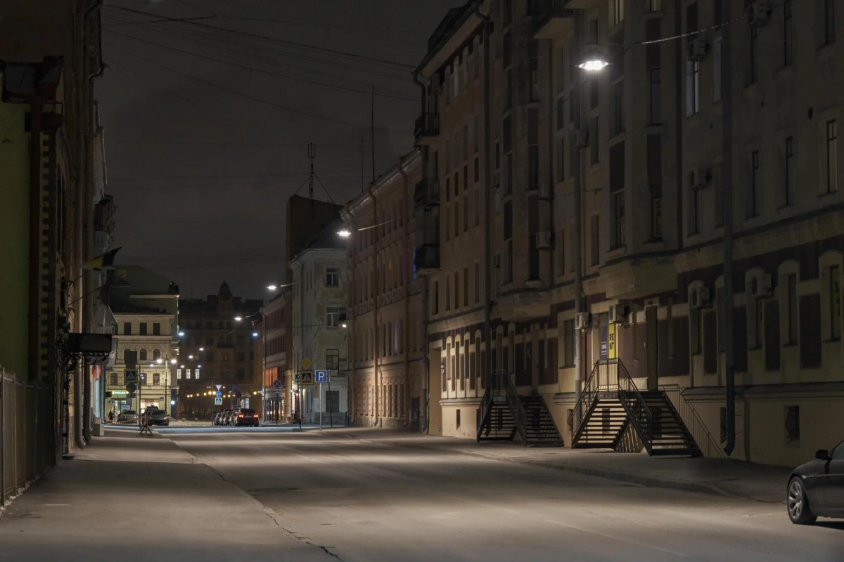 На Харьковской улице завершился капитальный ремонт освещения - tvspb.ru
