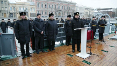 В Петербурге торжественно подняли флаг на большом гидрографическом катере «Анатолий Князев»