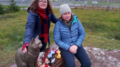 В Петербурге открыли памятник замученному живодёрами коту Кузе
