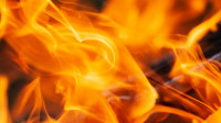 23 человека тушили пожар в здании автосервиса в Кировском районе