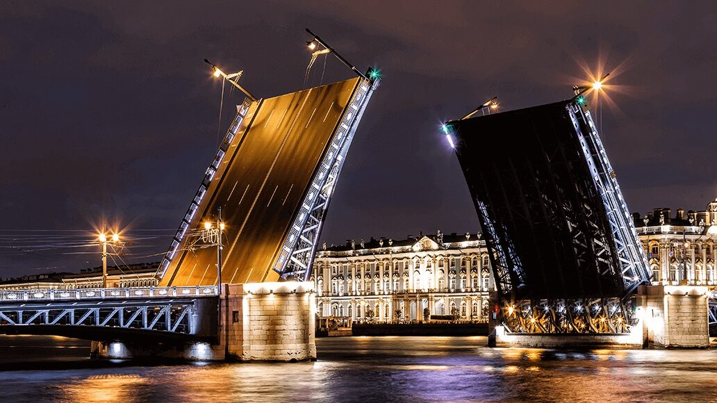 Этой ночью три петербургских моста разведут внепланово