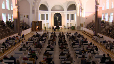 В Петрикирхе концерт «Битва клавиров» представил зрителям дуэль великих композиторов