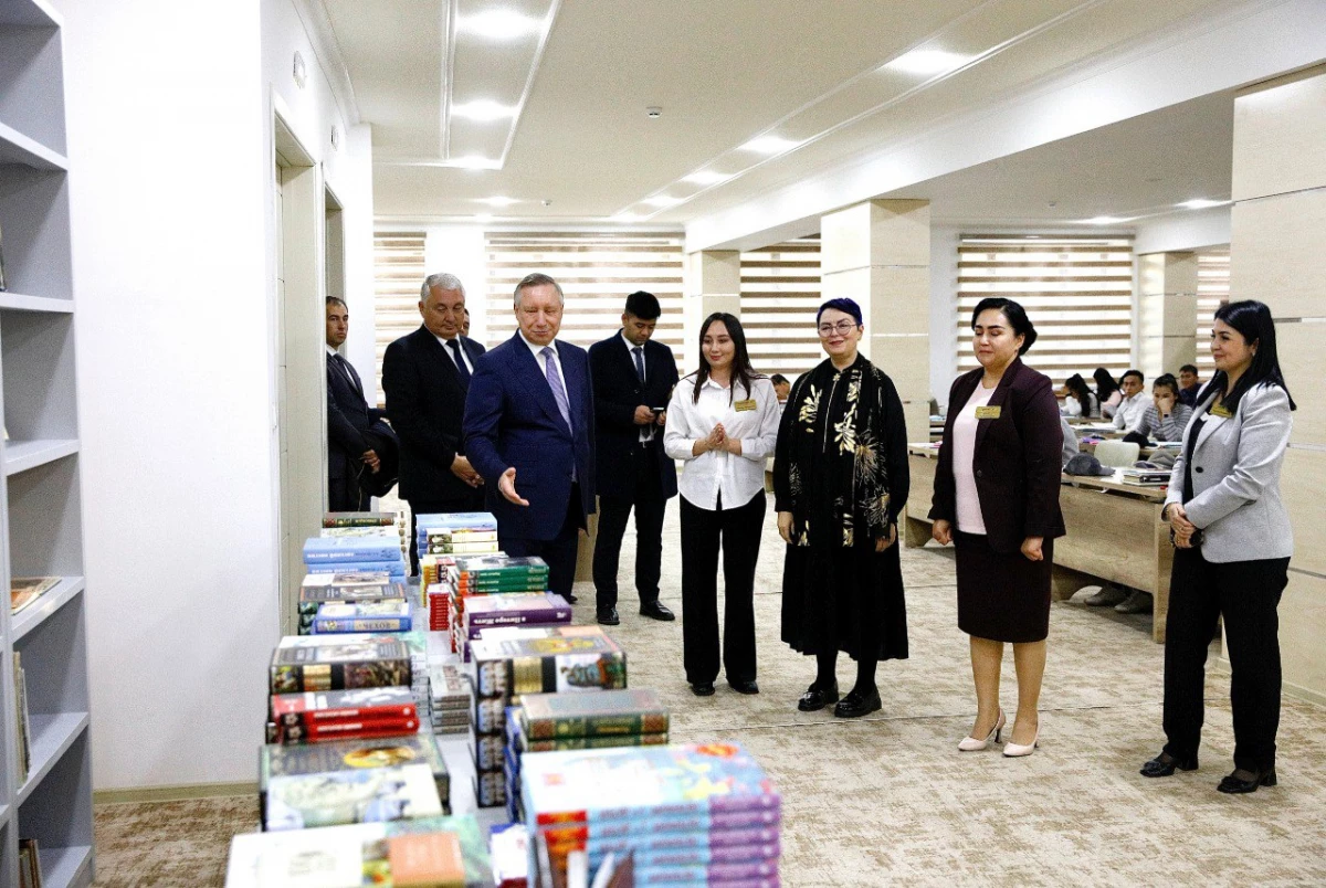 Более 250 книг получил библиотечно-информационный центр имени Пушкина в дар от Петербурга - tvspb.ru