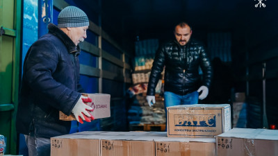 11 тонн продуктов и предметов личной гигиены отправили в Мариуполь из Петербурга
