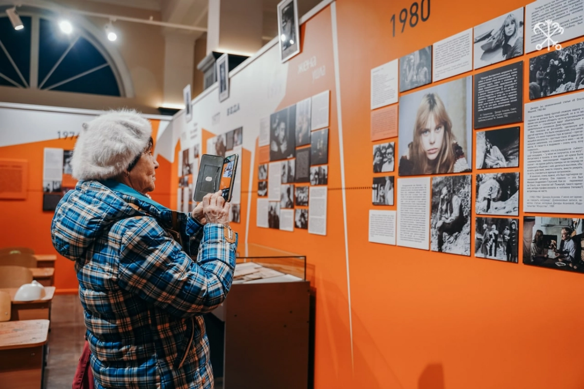 Выставка «Динара Асанова. Незнакомка» на «Ленфильме» продлится до 15 января - tvspb.ru