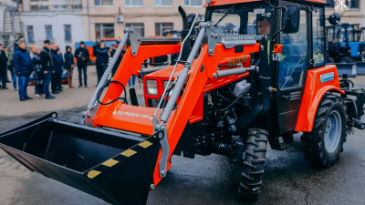 Передовая техника и льготы для рабочих: как Петербург переходит на новую систему уборки снега