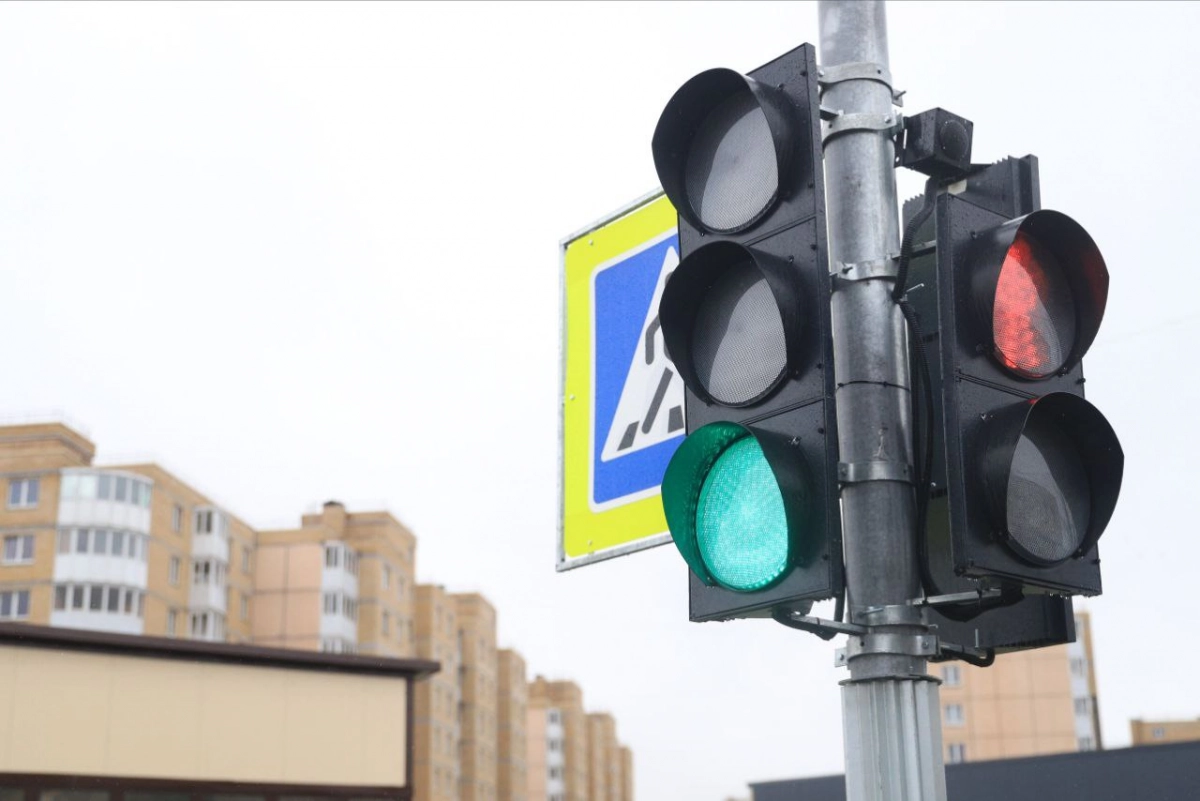 На перекрестке улиц Восстановления и Пасторова установили новый светофор |  Телеканал Санкт-Петербург