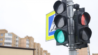 Еще почти 400 светофоров «заговорили» в Петербурге