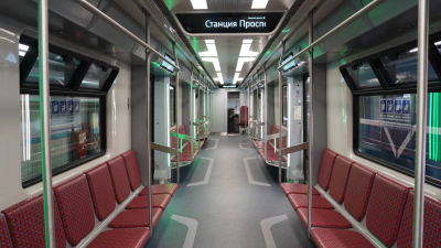 В вагонах метро Петербурга могут установить разъёмы для зарядки гаджетов после опроса горожан