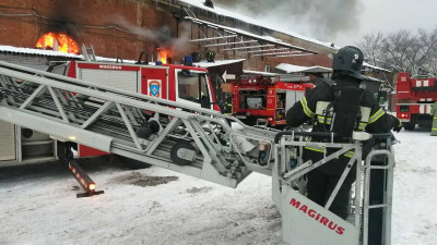 Под завалами горевшего цветочного склада в Москве обнаружили тело седьмого погибшего