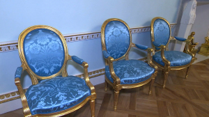 Мебель с историей: в Танцевальный зал Павловского дворца вернулся гарнитур последней четверти XVIII века