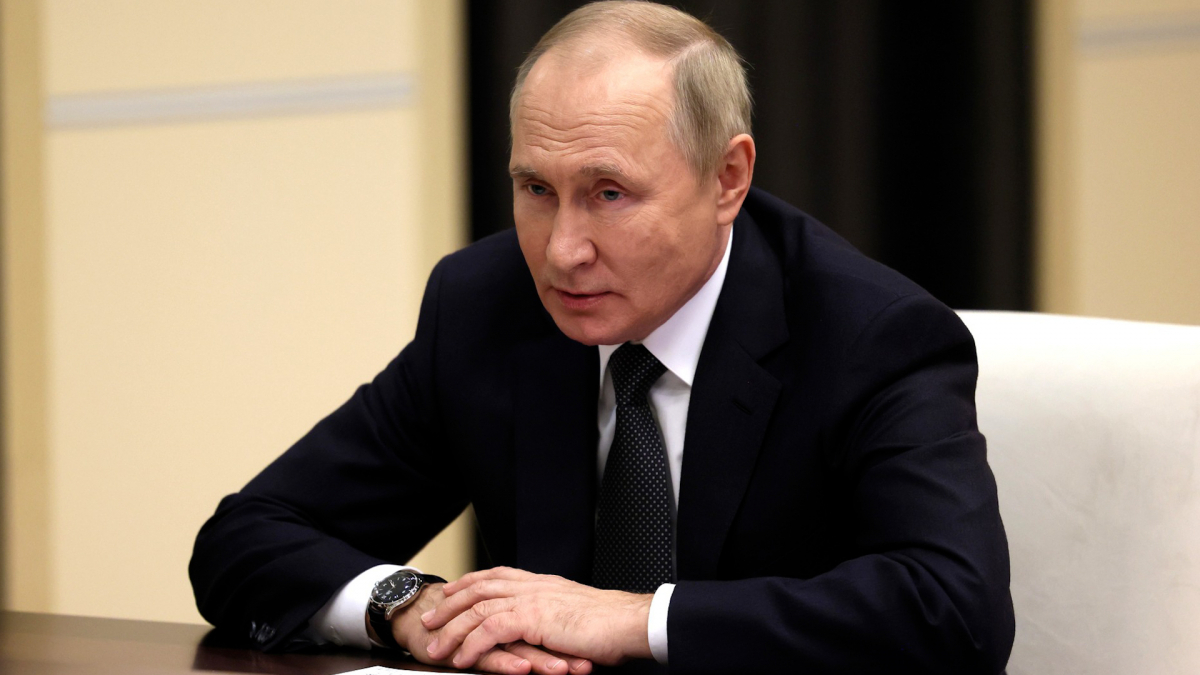 Владимир Путин подписал закон о продлении прежних трудовых договоров мобилизованных
