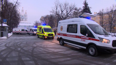 До конца года Петербург получит 102 новые кареты скорой медицинской помощи