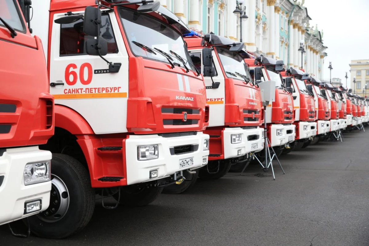 Из горящей квартиры в Кировском районе спасли четырех людей - tvspb.ru